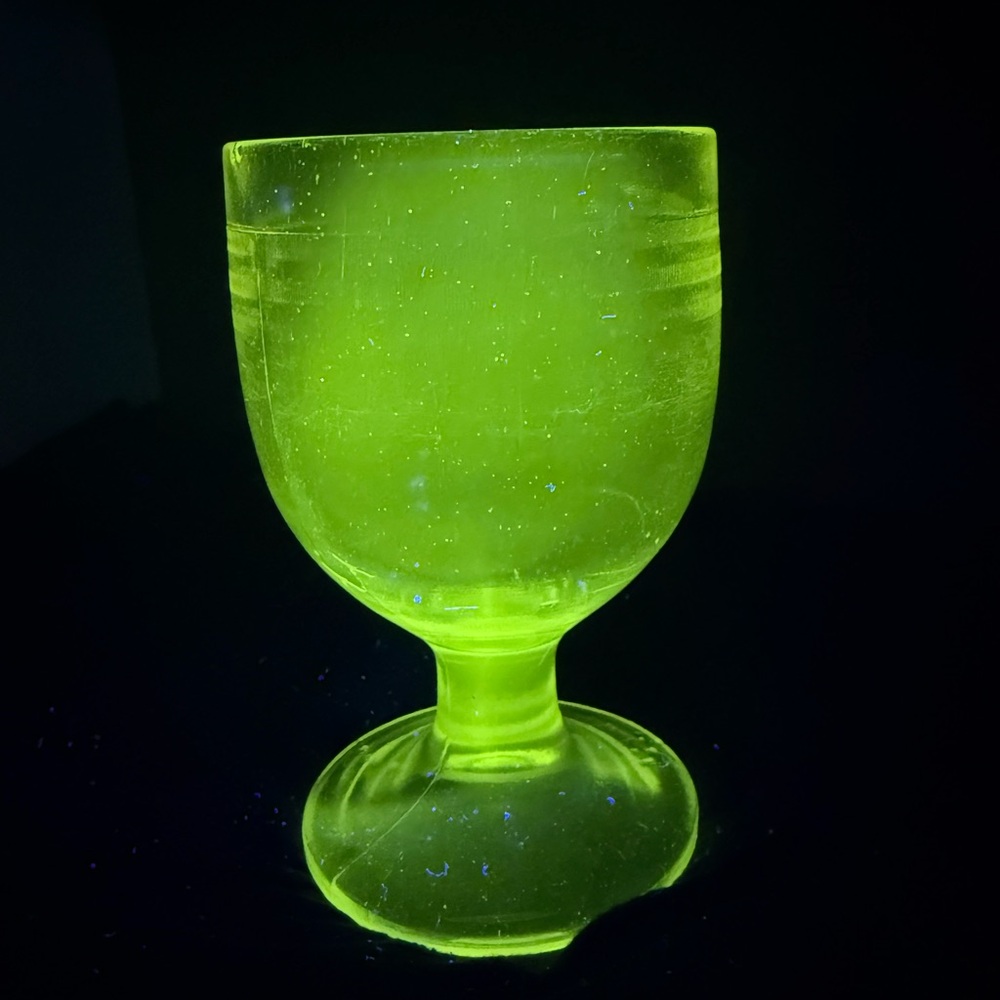VTG Schooner Style Glass Goblet Wine Beer Water Heavy Thick Glass UV Reactive.